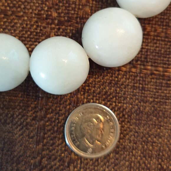 Rare Vintage Natural White Nephrite Jade Bead Bracelet – 20mm Beads, 107.12g - Picture 3 of 12